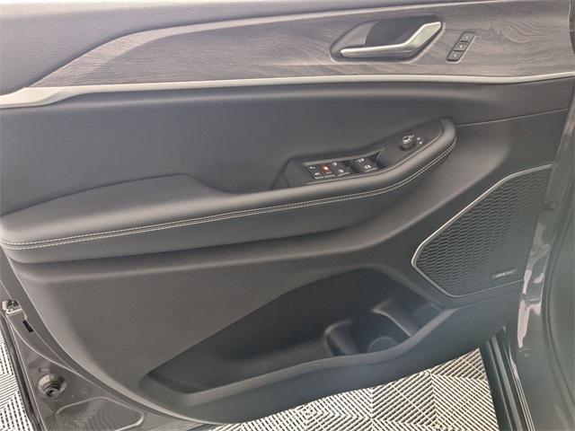 used 2022 Jeep Grand Cherokee car, priced at $30,999