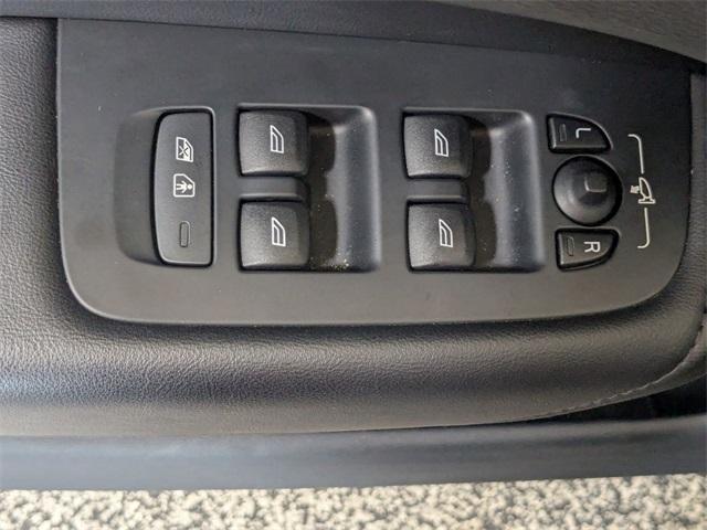 used 2023 Volvo XC60 car, priced at $28,900