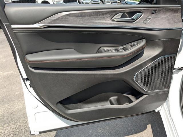 new 2025 Jeep Grand Cherokee L car, priced at $62,775