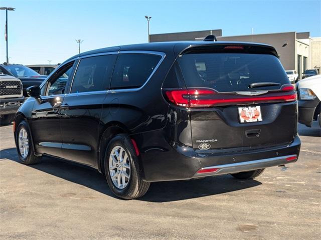 new 2025 Chrysler Pacifica car, priced at $39,080