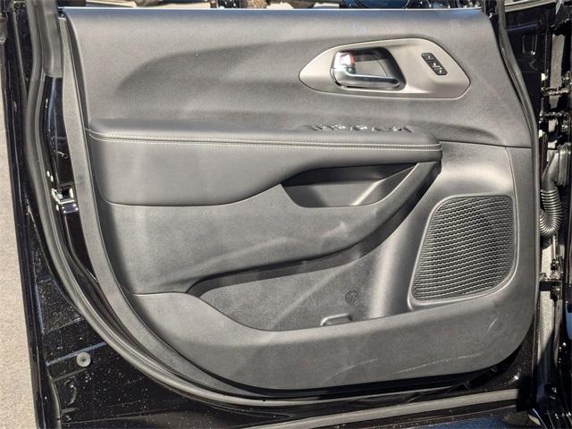 new 2025 Chrysler Pacifica car, priced at $39,080