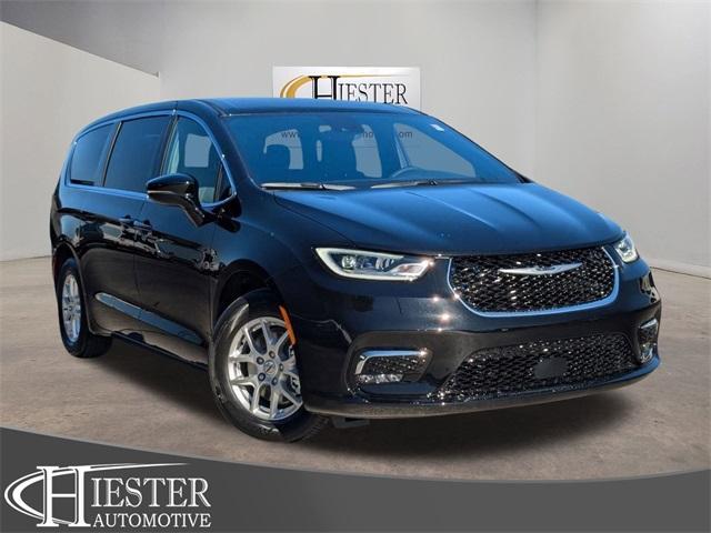 new 2025 Chrysler Pacifica car, priced at $40,080