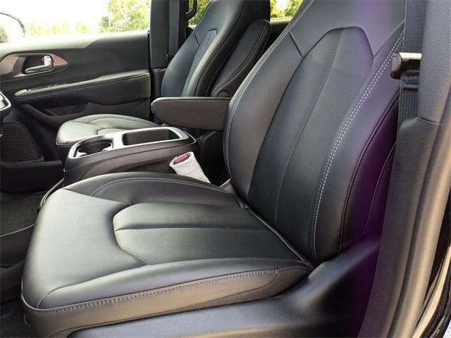 new 2025 Chrysler Pacifica car, priced at $40,232