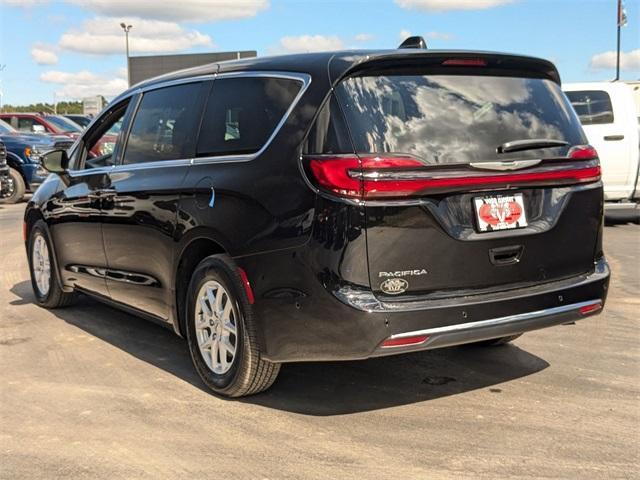 new 2025 Chrysler Pacifica car, priced at $40,232