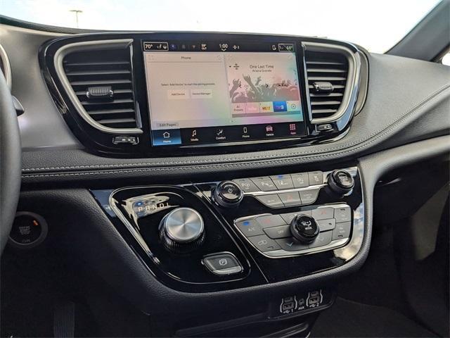 new 2025 Chrysler Pacifica car, priced at $40,232