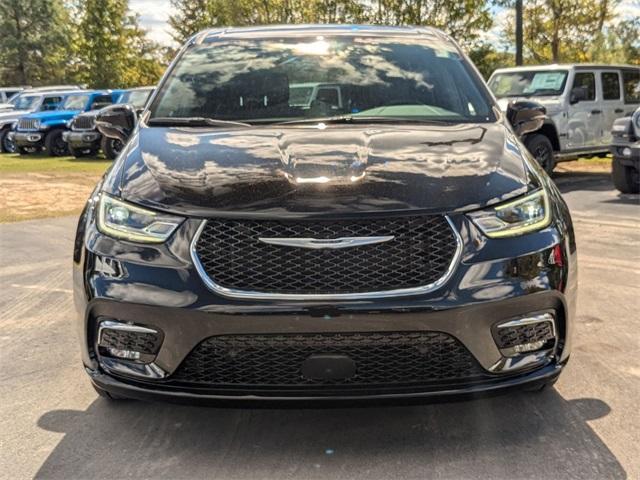 new 2025 Chrysler Pacifica car, priced at $40,232