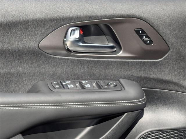 new 2025 Chrysler Pacifica car, priced at $40,232