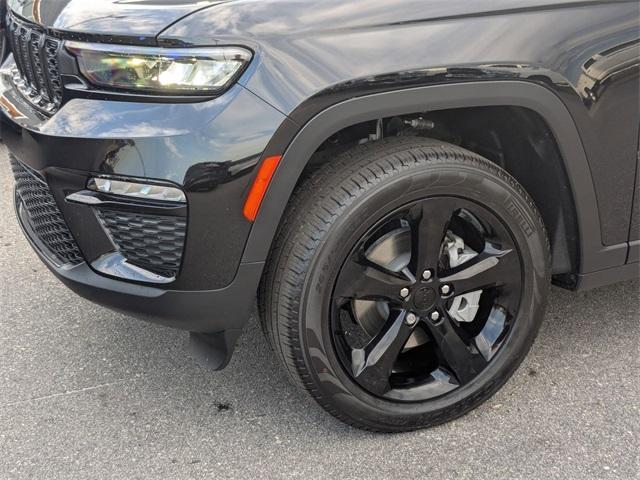 new 2025 Jeep Grand Cherokee car, priced at $43,434