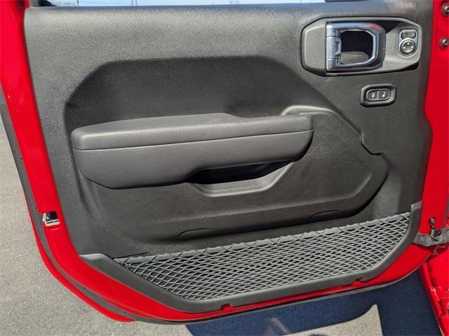 new 2025 Jeep Wrangler car, priced at $45,438