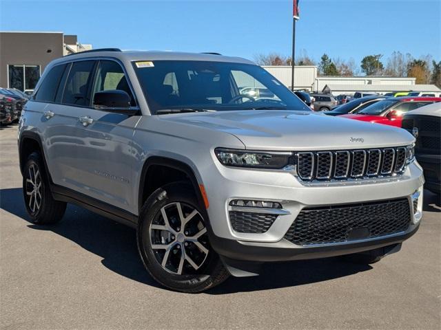 new 2025 Jeep Grand Cherokee car, priced at $43,245