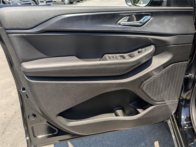 new 2025 Jeep Grand Cherokee car, priced at $40,702
