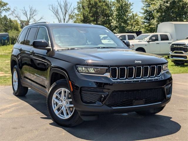 new 2025 Jeep Grand Cherokee car, priced at $40,702