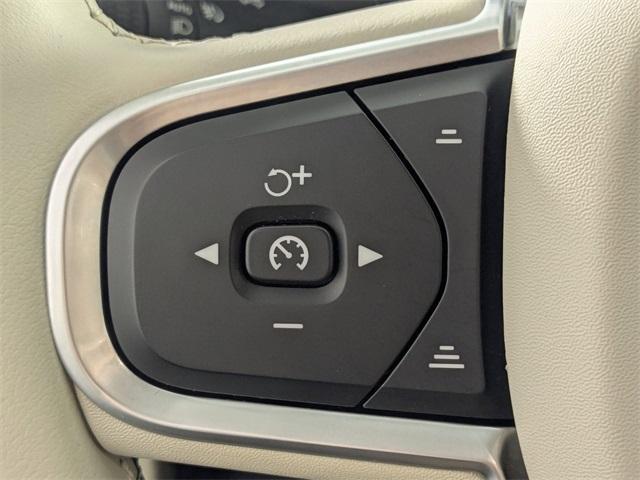 used 2022 Volvo XC60 car, priced at $22,916