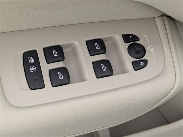 used 2022 Volvo XC60 car, priced at $22,916