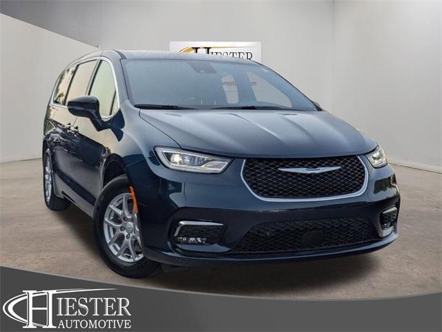 new 2025 Chrysler Pacifica car, priced at $43,527
