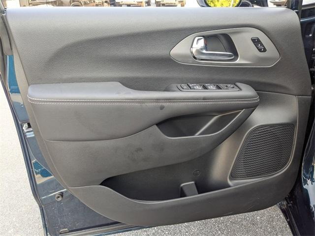new 2025 Chrysler Pacifica car, priced at $43,527