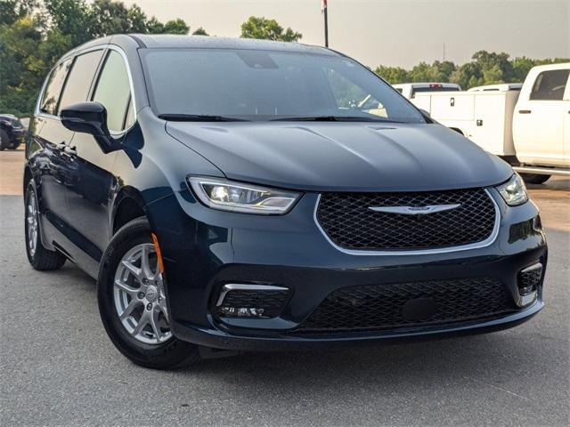 new 2025 Chrysler Pacifica car, priced at $43,527