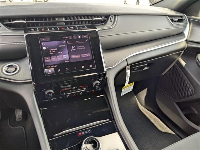 new 2025 Jeep Grand Cherokee car, priced at $40,702