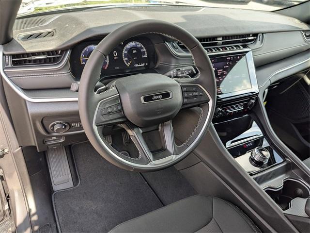 new 2025 Jeep Grand Cherokee car, priced at $40,702