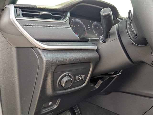 new 2025 Jeep Grand Cherokee car, priced at $40,702