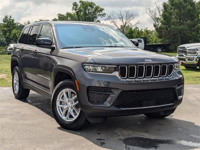 new 2025 Jeep Grand Cherokee car, priced at $40,702