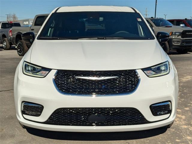 new 2025 Chrysler Pacifica car, priced at $40,080