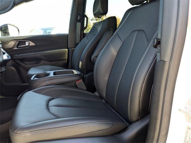 new 2025 Chrysler Pacifica car, priced at $40,080