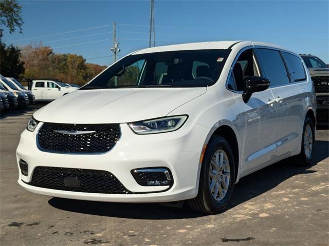 new 2025 Chrysler Pacifica car, priced at $40,080
