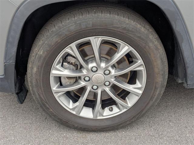 used 2019 Jeep Cherokee car, priced at $15,223
