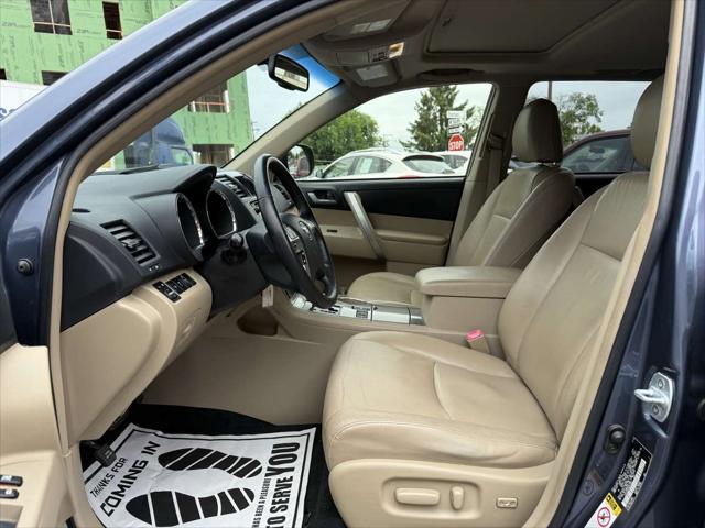 used 2013 Toyota Highlander Hybrid car, priced at $18,990
