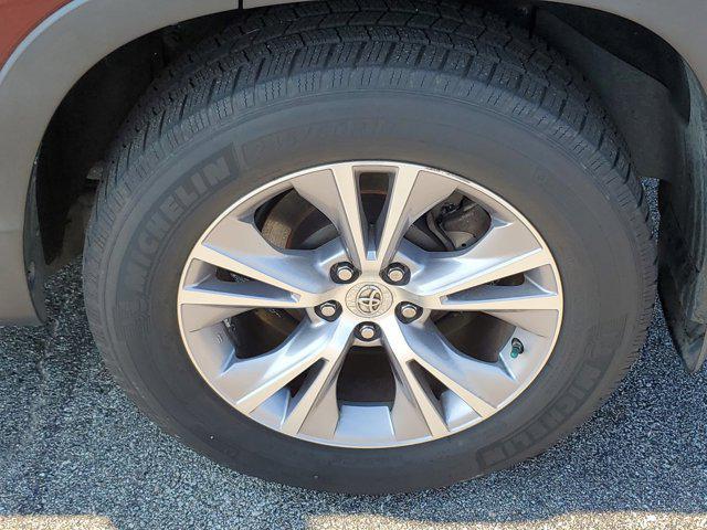 used 2015 Toyota Highlander car, priced at $17,884
