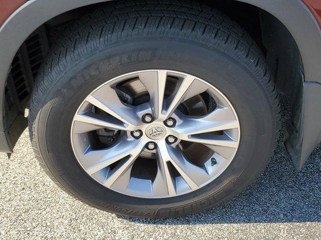 used 2015 Toyota Highlander car, priced at $17,884
