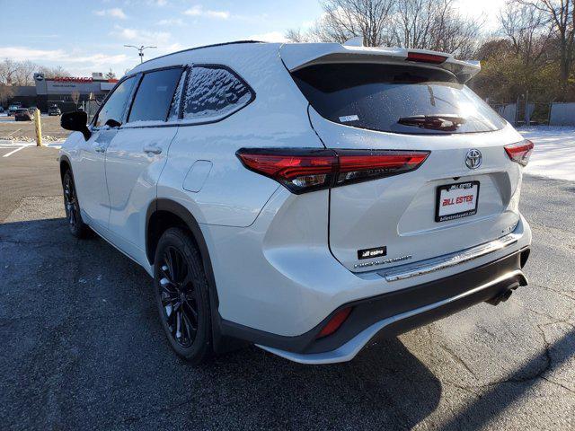 used 2023 Toyota Highlander car, priced at $38,485