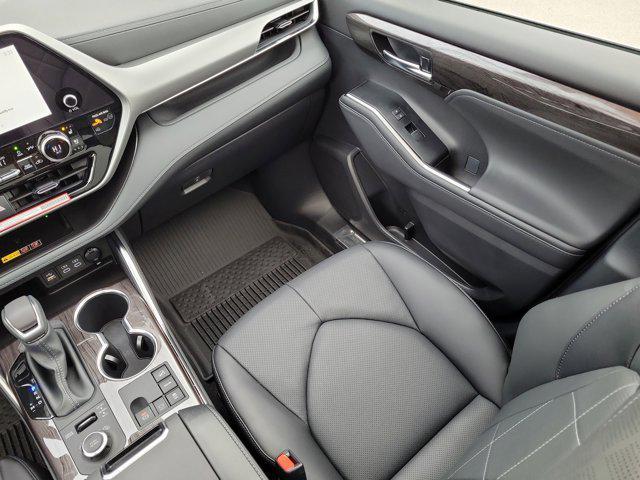 new 2026 Toyota Highlander car, priced at $55,822