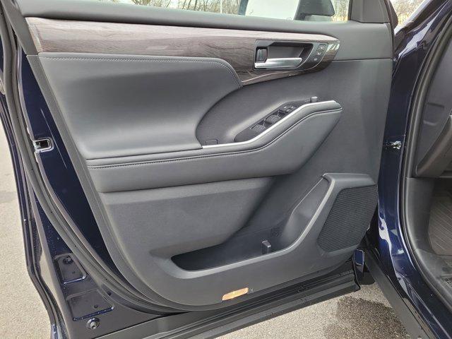 new 2026 Toyota Highlander car, priced at $55,822
