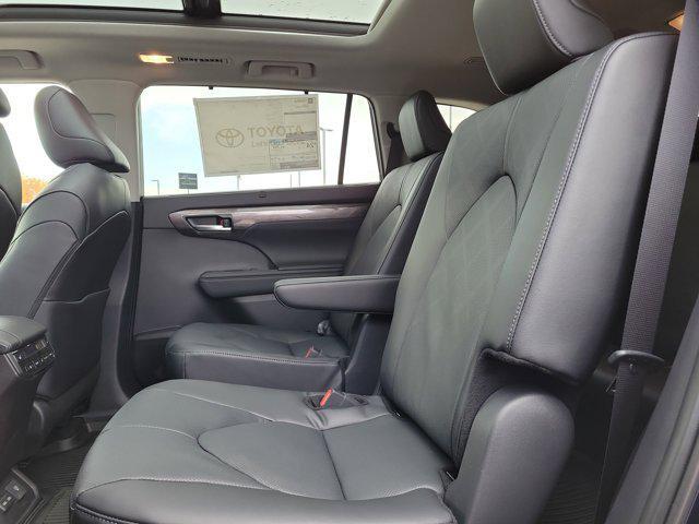new 2026 Toyota Highlander car, priced at $55,822