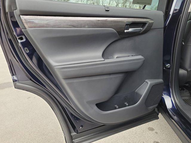 new 2026 Toyota Highlander car, priced at $55,822