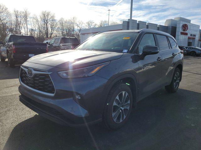 used 2024 Toyota Highlander car, priced at $43,400