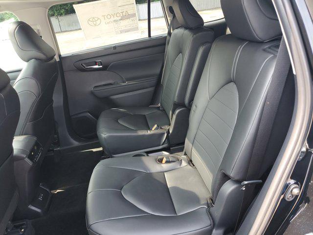 new 2025 Toyota Highlander car, priced at $48,006