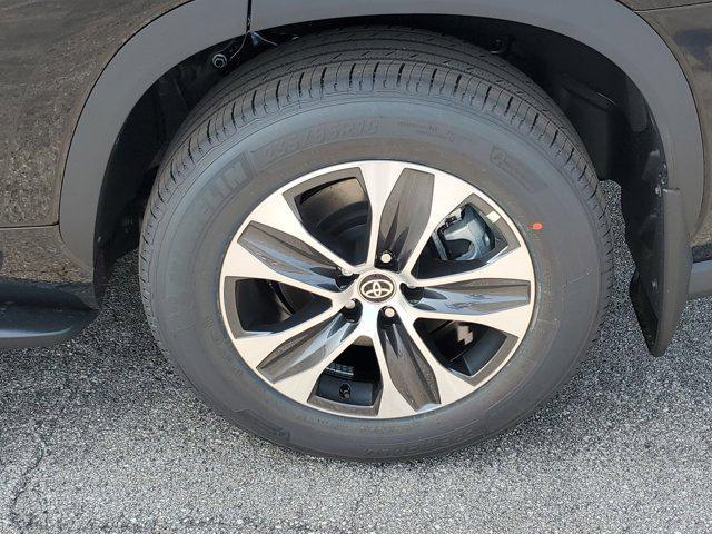 new 2025 Toyota Highlander car, priced at $48,006