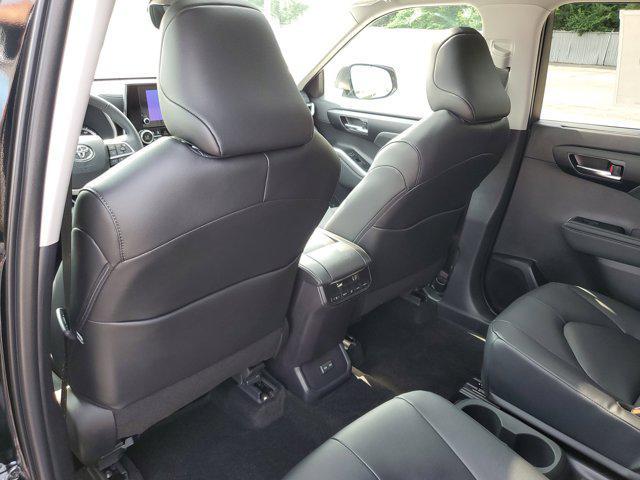 new 2025 Toyota Highlander car, priced at $48,006