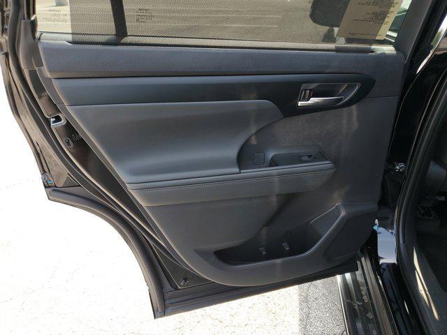new 2025 Toyota Highlander car, priced at $48,006