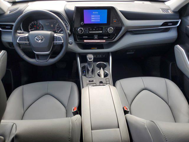 used 2025 Toyota Highlander car, priced at $47,148