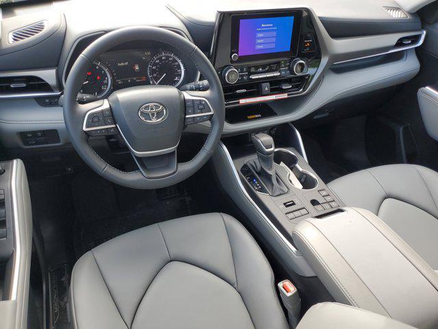 used 2025 Toyota Highlander car, priced at $47,148