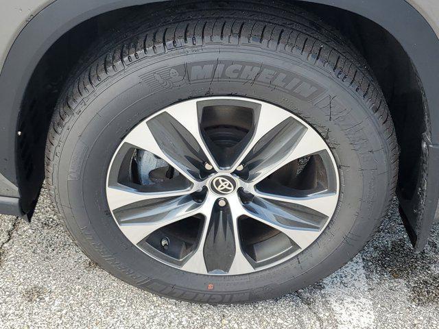 used 2025 Toyota Highlander car, priced at $47,148