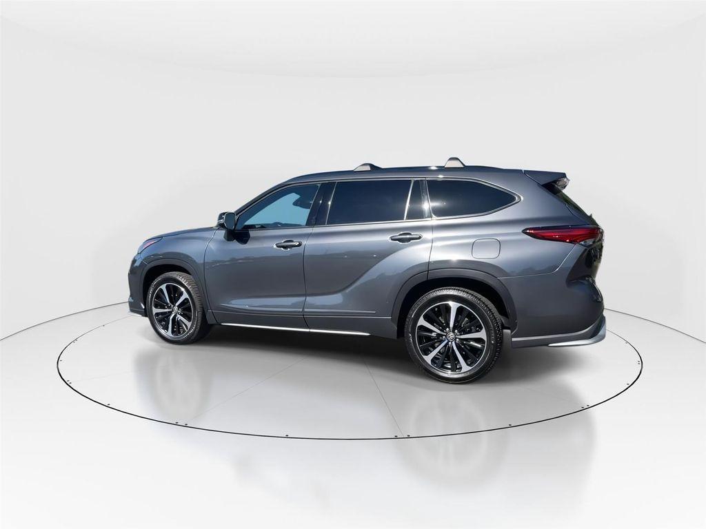 used 2021 Toyota Highlander car, priced at $32,991