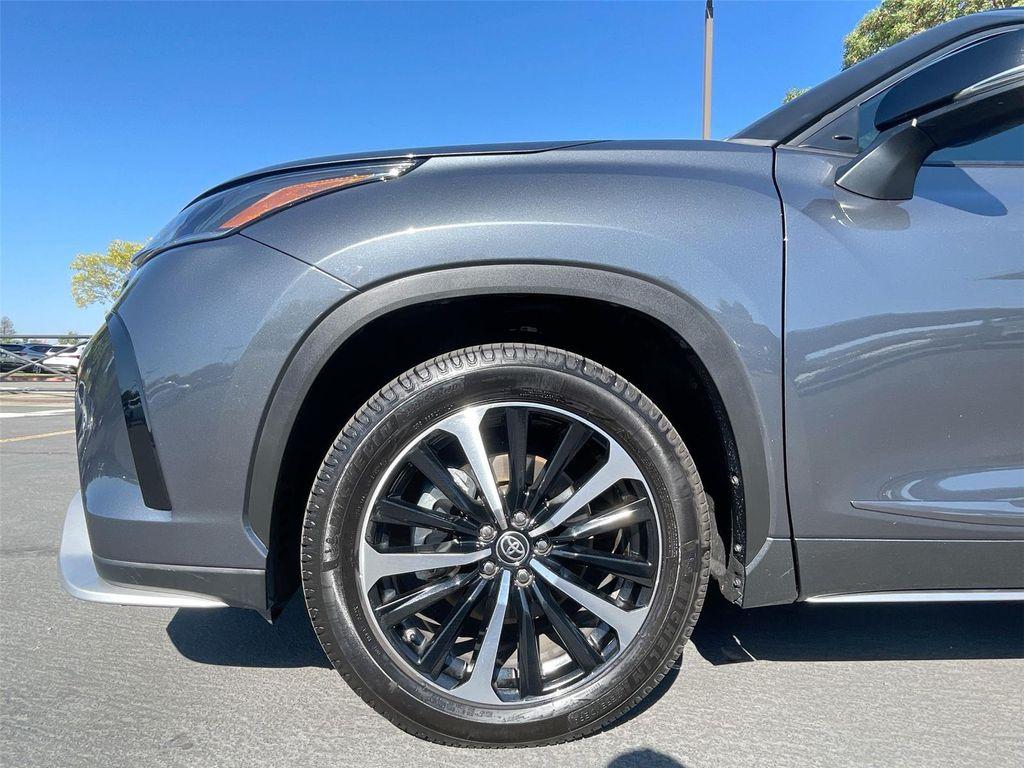 used 2021 Toyota Highlander car, priced at $32,991