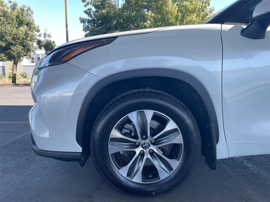used 2023 Toyota Highlander car, priced at $35,491