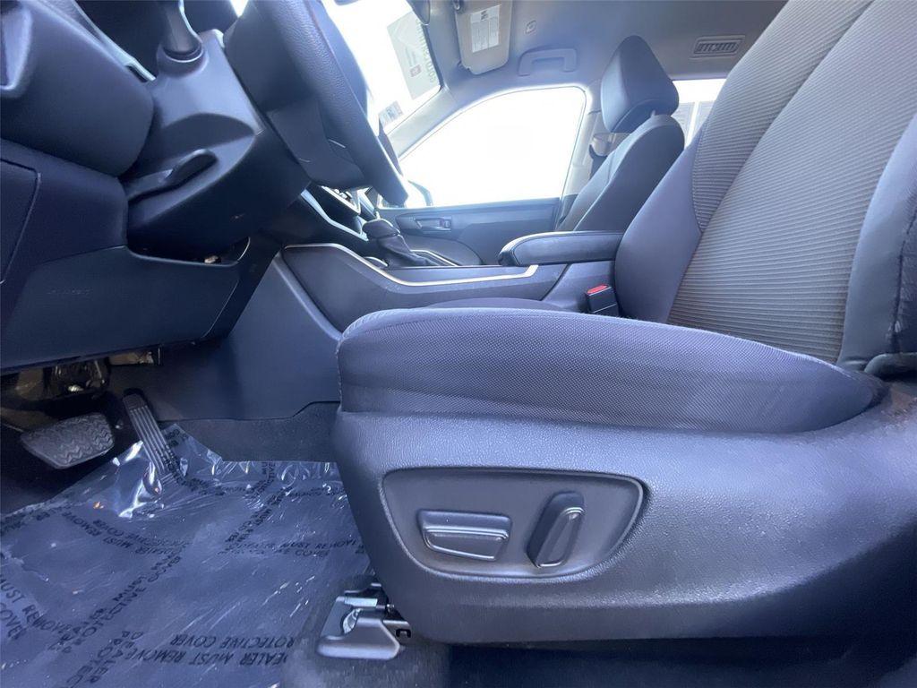 used 2023 Toyota Highlander car, priced at $30,991