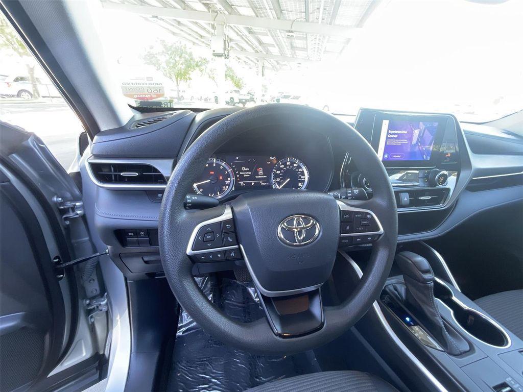 used 2023 Toyota Highlander car, priced at $30,991